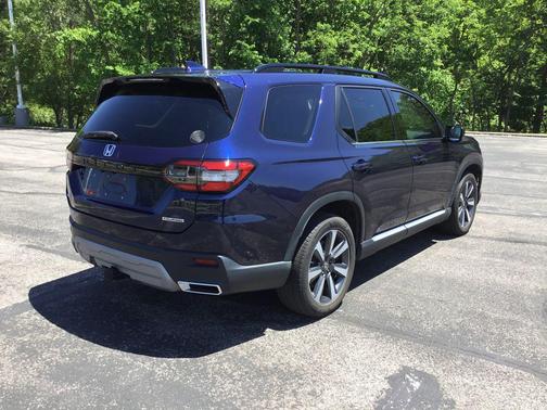 Obsidian Blue 2025 Honda Pilot Touring 8-Passenger