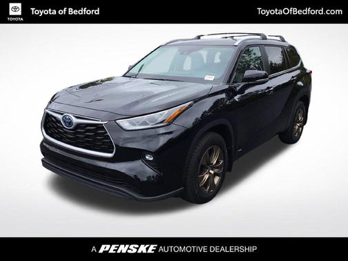 Midnight Black Metallic 2023 Toyota Highlander Hybrid XLE