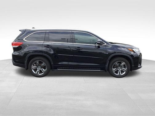 Midnight Black Metallic 2019 Toyota Highlander Limited