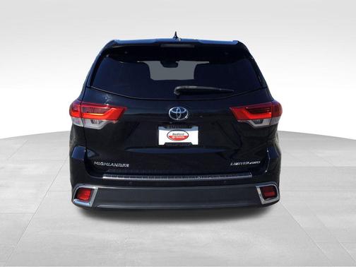 Midnight Black Metallic 2019 Toyota Highlander Limited