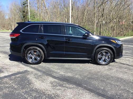 Midnight Black Metallic 2019 Toyota Highlander Limited