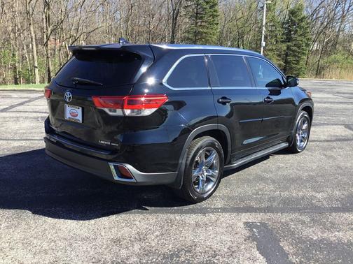 Midnight Black Metallic 2019 Toyota Highlander Limited