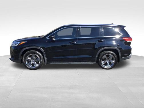 Midnight Black Metallic 2019 Toyota Highlander Limited