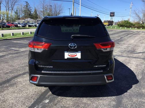 Midnight Black Metallic 2019 Toyota Highlander Limited