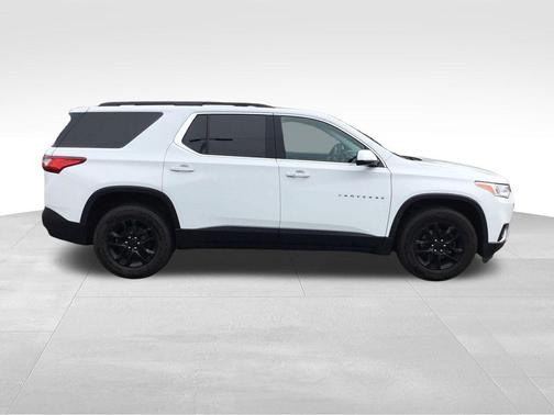 Summit White 2019 Chevrolet Traverse LT Cloth