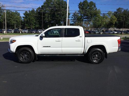 Super White 2017 Toyota Tacoma SR5