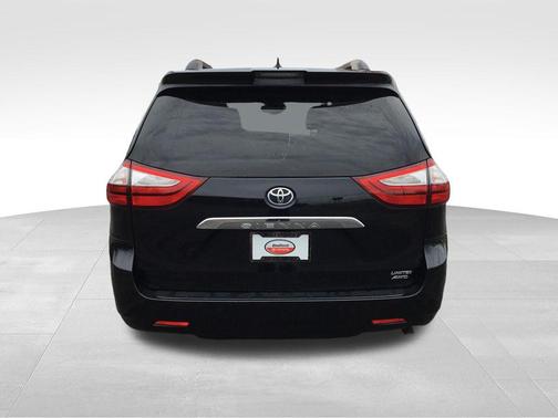 2018 Toyota Sienna Limited Premium