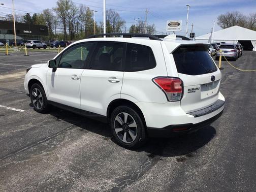 Crystal White Pearl 2017 Subaru Forester 2.5i Premium