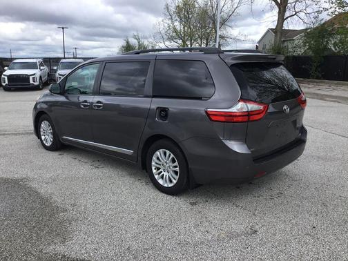 Predawn Gray Mica 2017 Toyota Sienna XLE