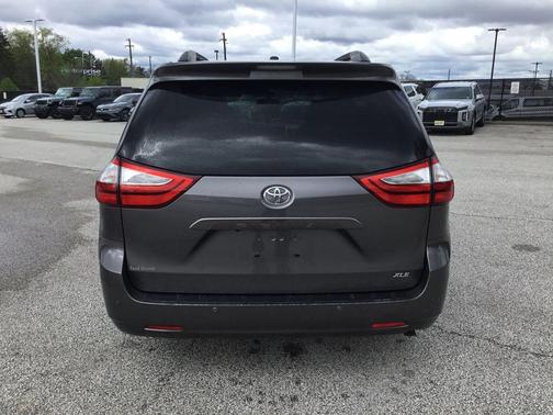 Predawn Gray Mica 2017 Toyota Sienna XLE