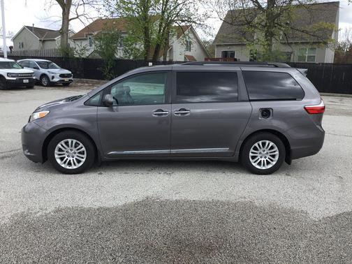 Predawn Gray Mica 2017 Toyota Sienna XLE