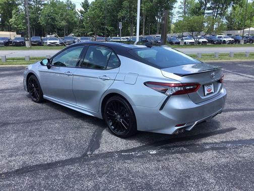 Celestial Silver Metallic/Midnight Black Metallic 2024 Toyota Camry XSE