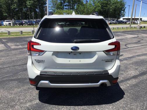 Crystal White Pearl 2019 Subaru Forester Touring