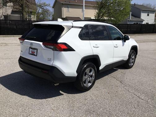 Ice Cap 2024 Toyota RAV4 XLE