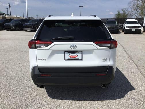 Ice Cap 2024 Toyota RAV4 XLE