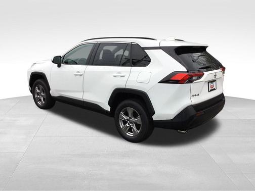 Ice Cap 2024 Toyota RAV4 XLE
