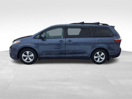 2016 Toyota Sienna LE