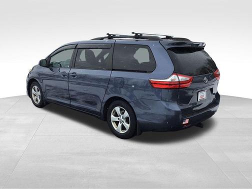 2016 Toyota Sienna LE