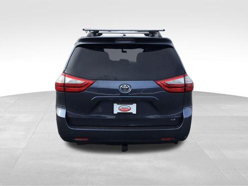 2016 Toyota Sienna LE