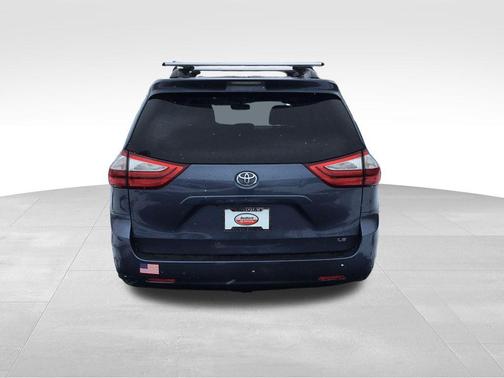 2016 Toyota Sienna LE