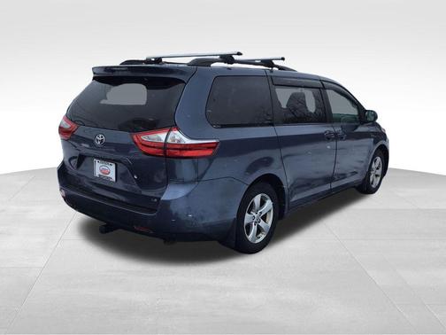 2016 Toyota Sienna LE