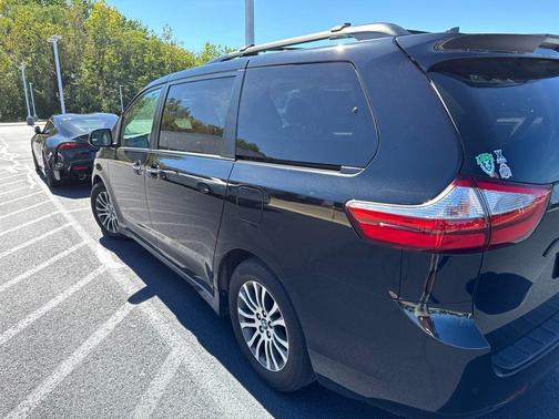 Midnight Black Metallic 2018 Toyota Sienna XLE Premium