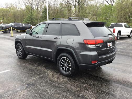 Granite Crystal Metallic Clearcoat 2017 Jeep Grand Cherokee Trailhawk
