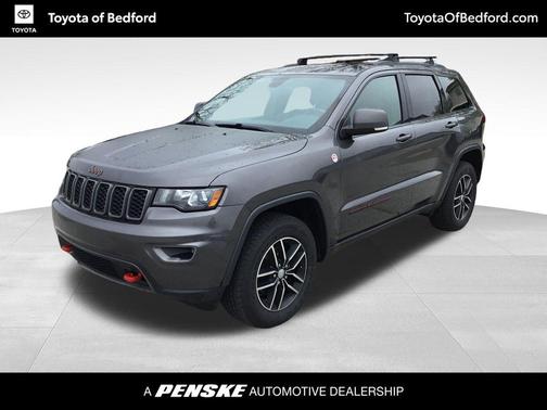 Granite Crystal Metallic Clearcoat 2017 Jeep Grand Cherokee Trailhawk