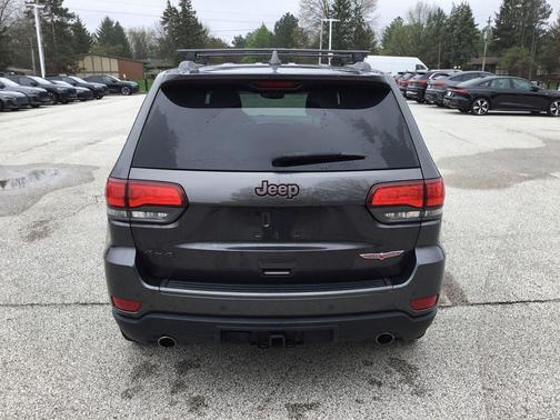 Granite Crystal Metallic Clearcoat 2017 Jeep Grand Cherokee Trailhawk