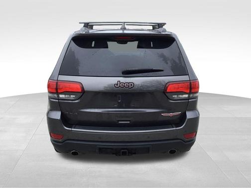 Granite Crystal Metallic Clearcoat 2017 Jeep Grand Cherokee Trailhawk