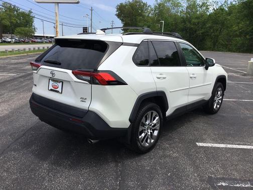 Blizzard Pearl 2021 Toyota RAV4 XLE Premium