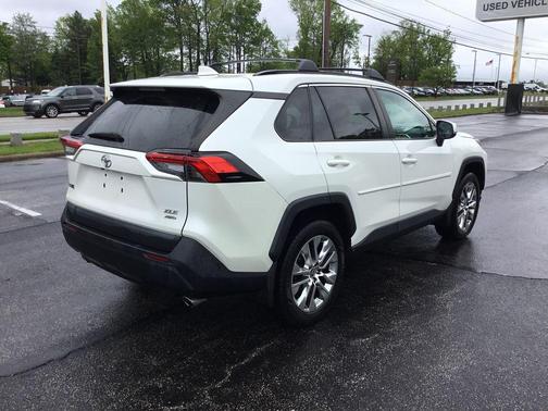 Blizzard Pearl 2021 Toyota RAV4 XLE Premium