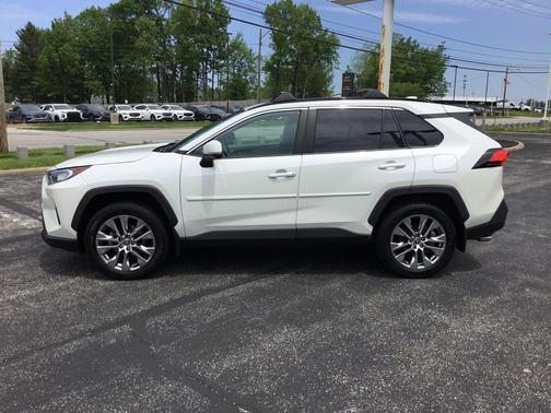 Blizzard Pearl 2021 Toyota RAV4 XLE Premium