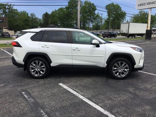 Blizzard Pearl 2021 Toyota RAV4 XLE Premium