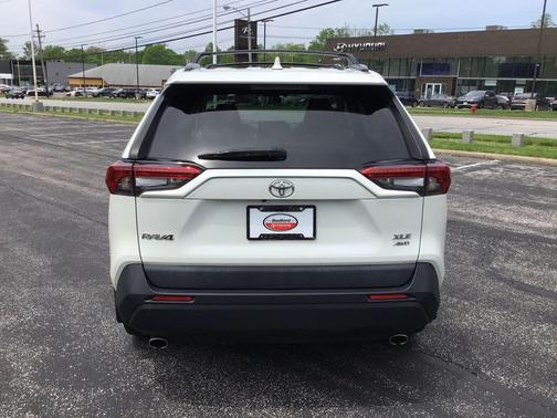 Blizzard Pearl 2021 Toyota RAV4 XLE Premium