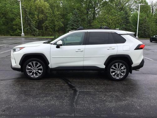Blizzard Pearl 2021 Toyota RAV4 XLE Premium