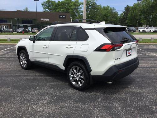 Blizzard Pearl 2021 Toyota RAV4 XLE Premium