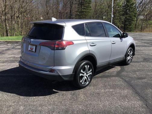 Silver Sky Metallic 2018 Toyota RAV4 LE