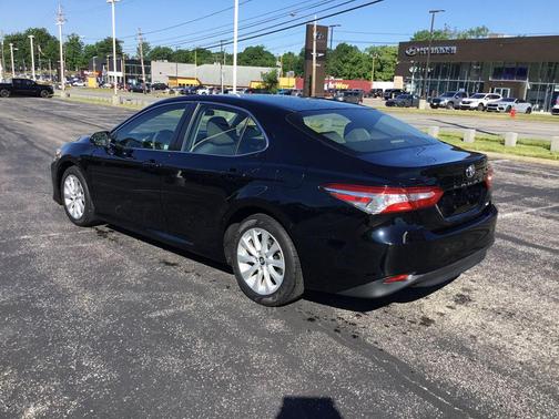 Midnight Black Metallic 2018 Toyota Camry LE