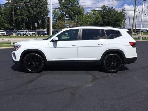 Pure White 2024 Volkswagen Atlas 2.0T SE w/Technology 4MOTION