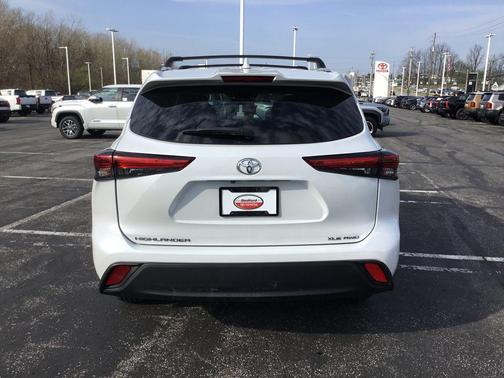 Wind Chill Pearl 2023 Toyota Highlander XLE