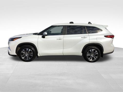 Wind Chill Pearl 2023 Toyota Highlander XLE
