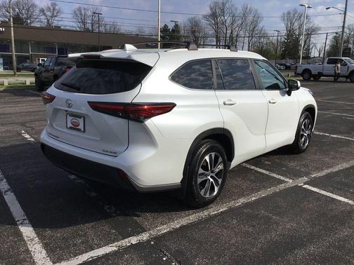 Wind Chill Pearl 2023 Toyota Highlander XLE