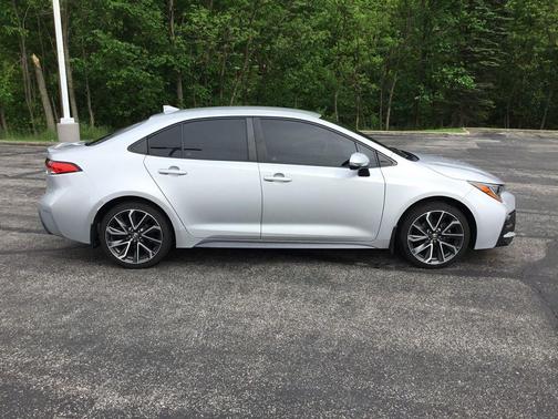 Classic Silver Metallic 2022 Toyota Corolla SE