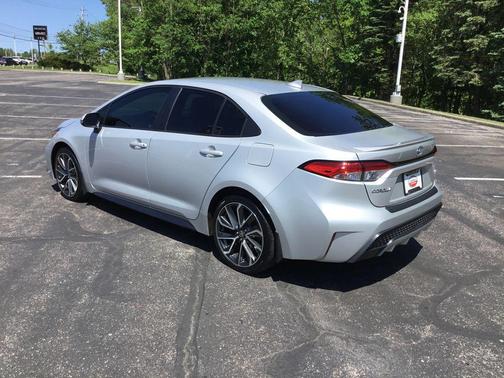 Classic Silver Metallic 2022 Toyota Corolla SE