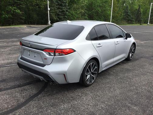 Classic Silver Metallic 2022 Toyota Corolla SE