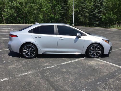 Classic Silver Metallic 2022 Toyota Corolla SE