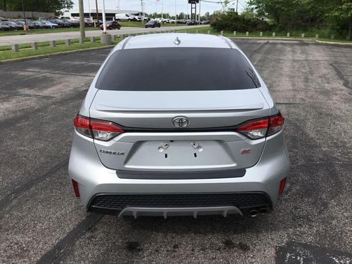 Classic Silver Metallic 2022 Toyota Corolla SE