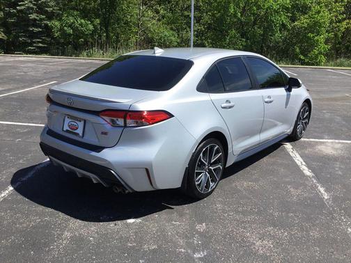 Classic Silver Metallic 2022 Toyota Corolla SE