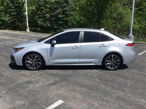 Classic Silver Metallic 2022 Toyota Corolla SE
